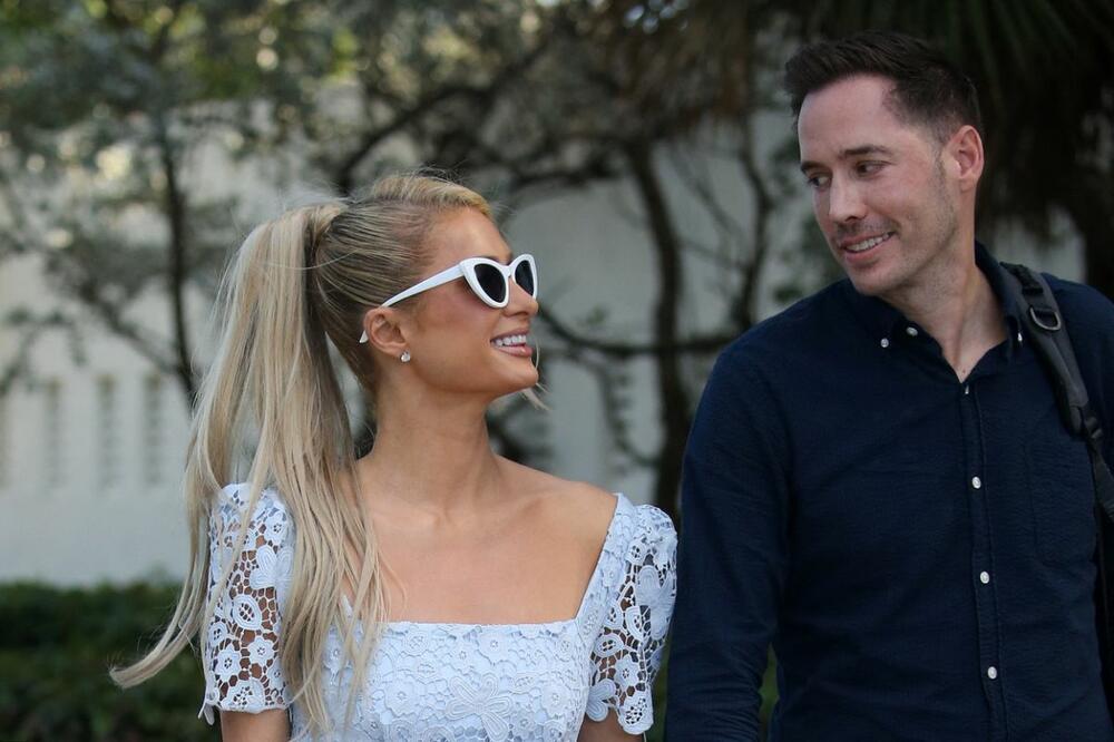 Paris Hilton uskoro će proslaviti drugu godišnjicu braka s tatom svog sina Feniksa