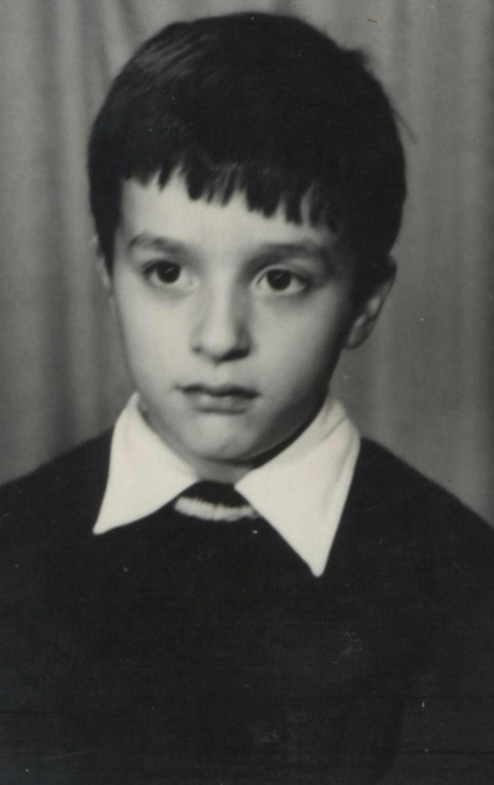 Jovan Memedović je jedan od najšarmantnijih voditelja, a ovako je izgledao kao dečak