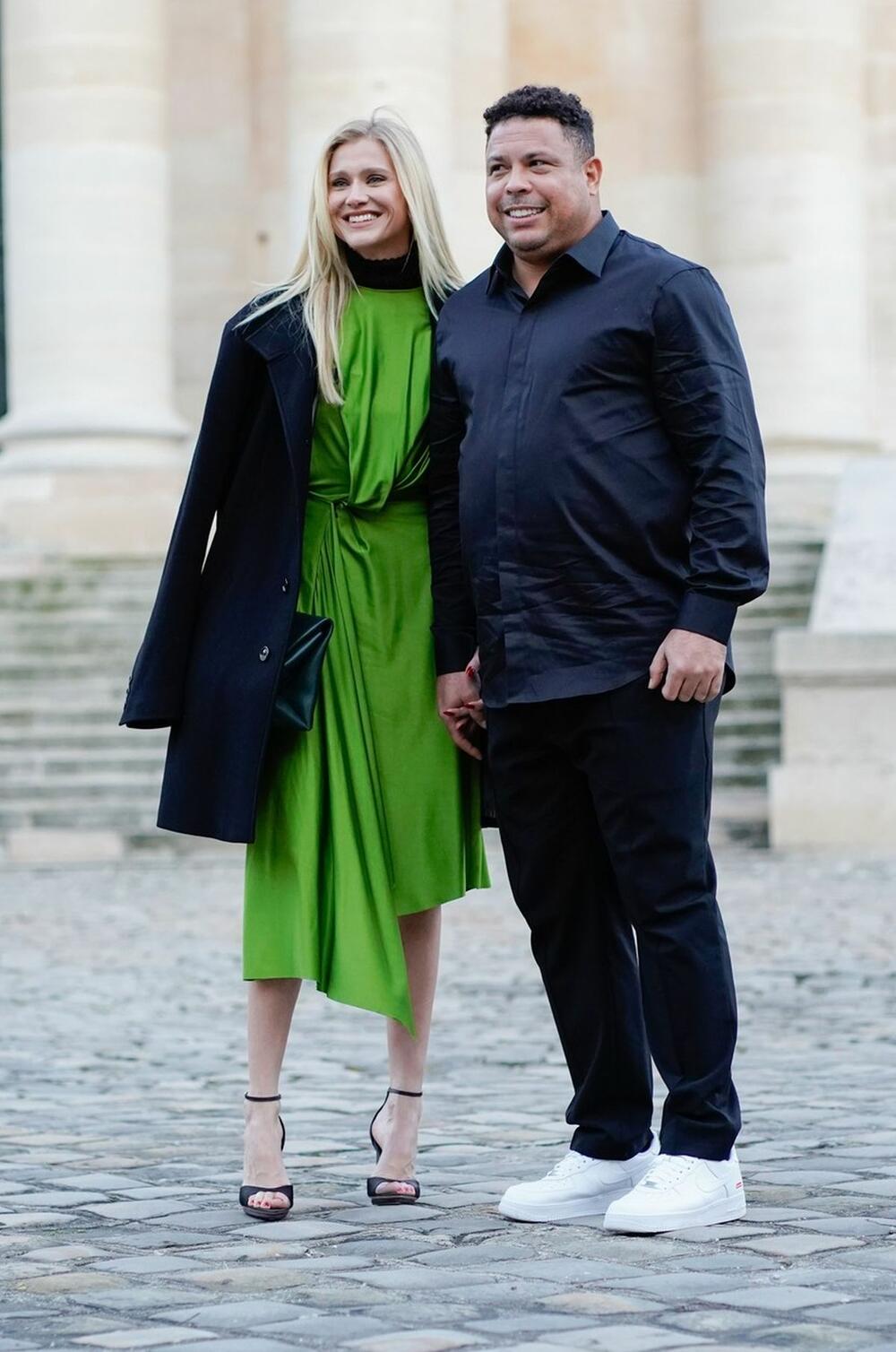 Ronaldo Luis Nazario de Lima sa devojkom Selinom Luks na Nedelji mode u Parizu