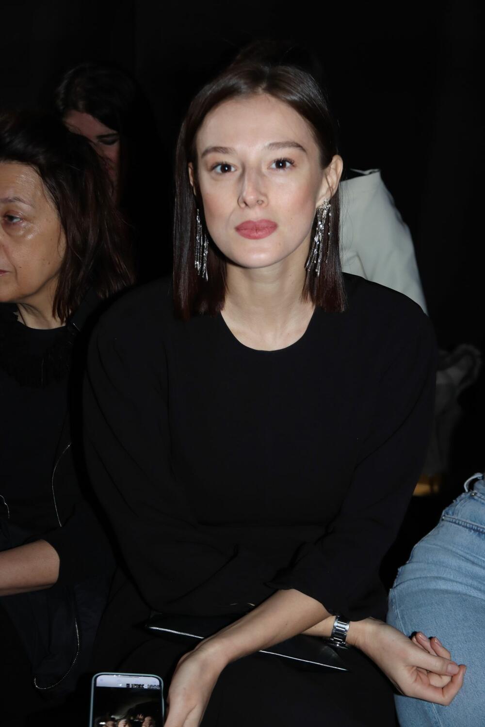 Glumica Milena Radulović na reviji Dragane Ognjenović