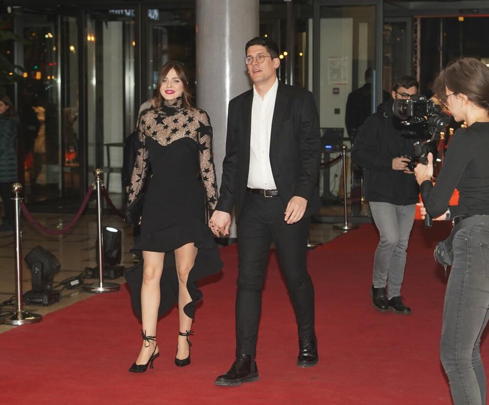 NIna Janković sa suprugom Matejom Dičićem na premijeri filma Indigo kristal
