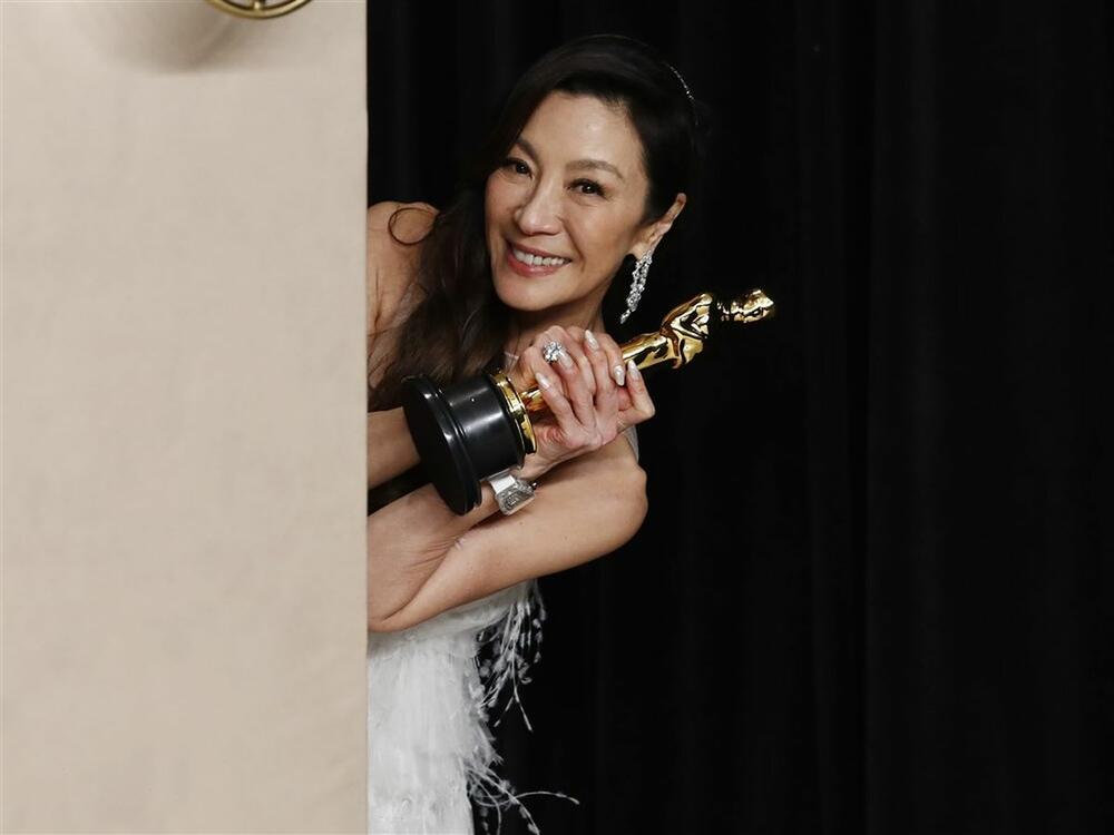 Mišel Jeo osvojila je Oskara za film "Sve u isto vreme" na 95. dodeli nagrada američke Akademije filmskih nauka i umetnosti