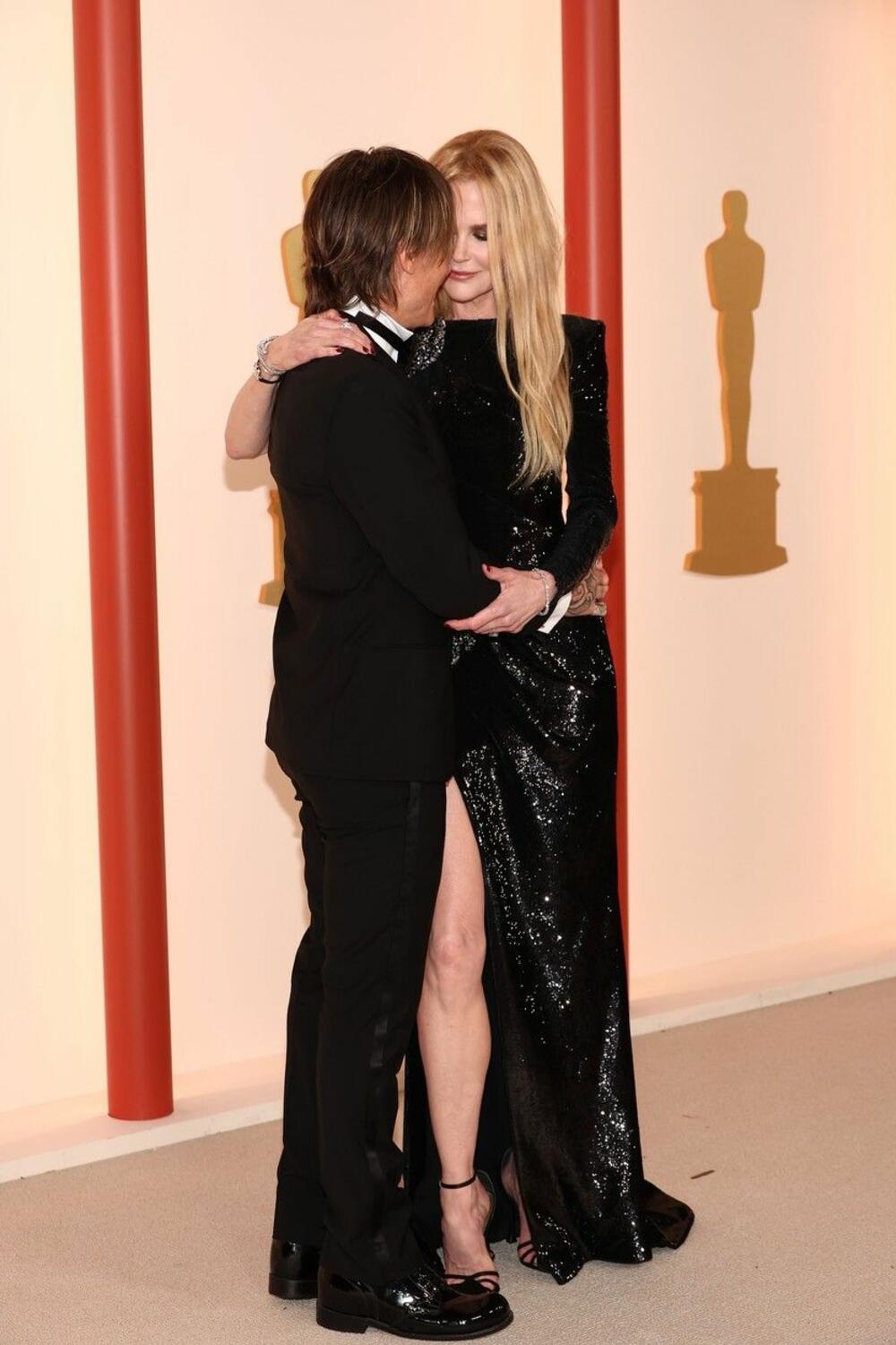 <p>Glumica Nikol Kidman se na dodeli Oskara pojavila u društvu supruga Kita Urbana, a njihovo ponašanje na crvenom tepihu je zazvalo je brojne komentare</p>