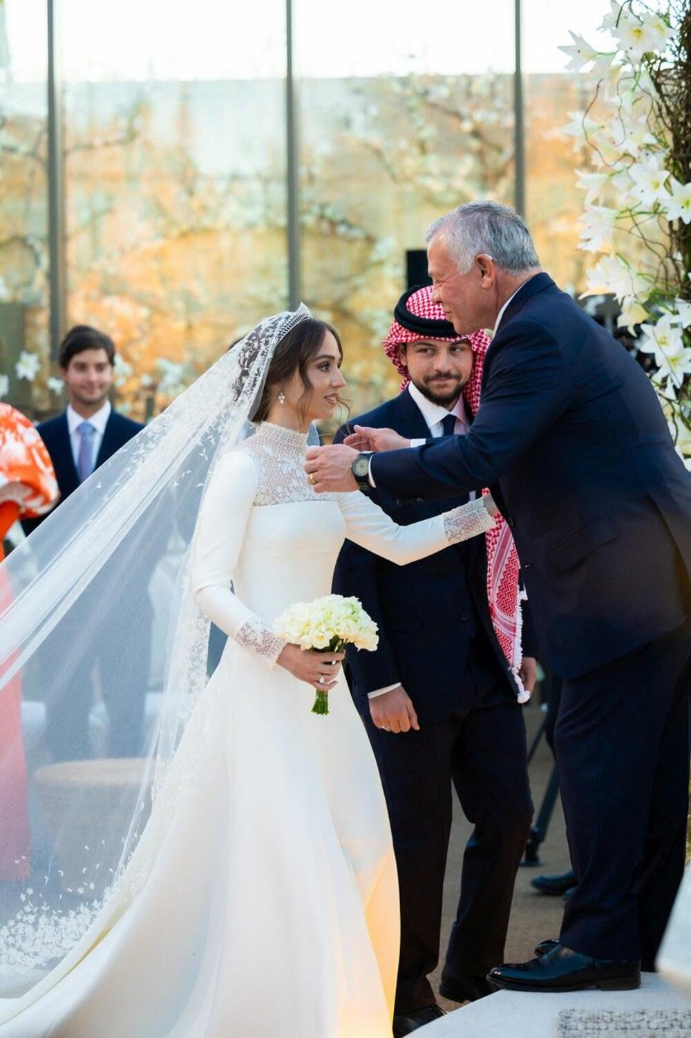<p>Ćerka kraljice Ranije i kralja Abdualaha II, princeza Iman udala se u nedelju za svog verenika na ceremoniji koja je trajala 15 minuta.</p>