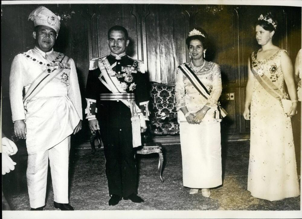 Kralj Husein i princeza Muna na prijemu sa malezijskim kraljevskim parom