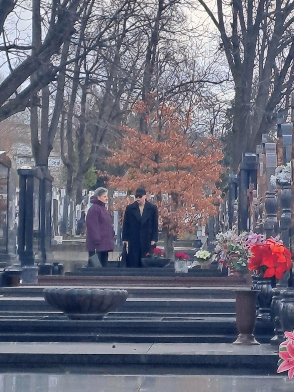 <p>Na Novom groblju, povodom 13 godina od smrti, održan je pomen pevačici Kseniji Pajčin. </p>

<p> </p>

<p> </p>