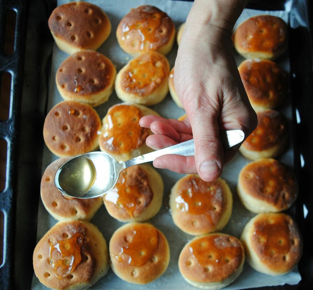 Mladenčići su slatki kolači s medom koji se tradicionalno prave za praznik Mladenci