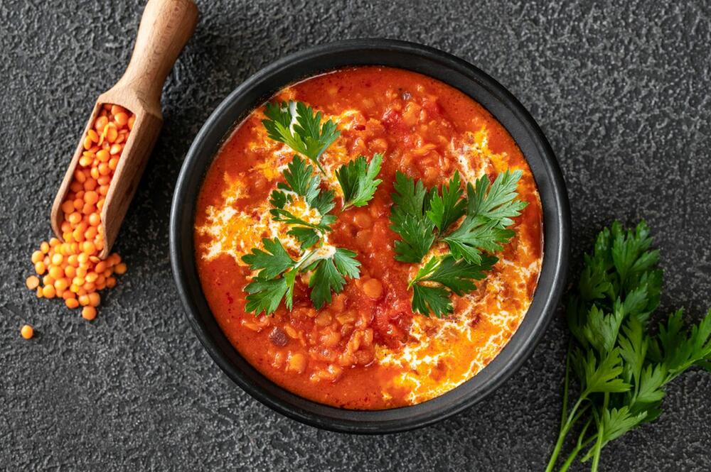 Sočivo sa sosom od paradajza može da se jede umesto mesa ili uz njega