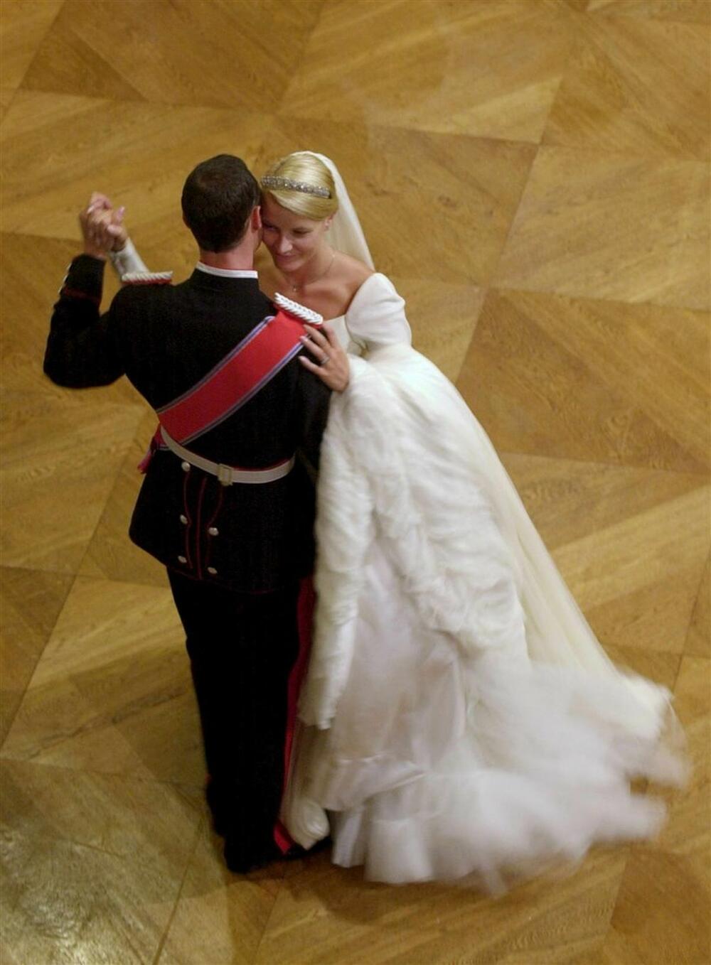 Prvi ples na venčanju princa Hakona i princeze Mete-Marit od Norveške