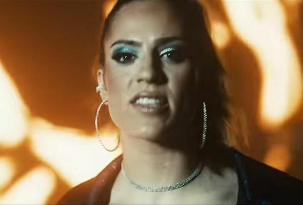 Miona Marković u spotu za pesmu "Koliko si jak"