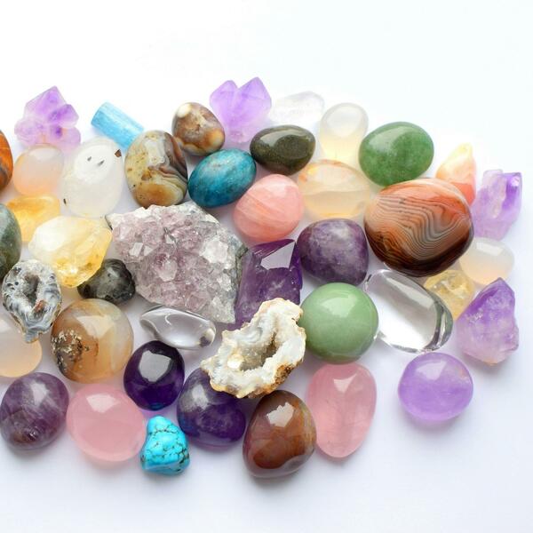 VREME JE ZA AKCIJU: Sa nekim od ovih poludragih kamenja sigurno ćete uneti dobru energiju i radost!