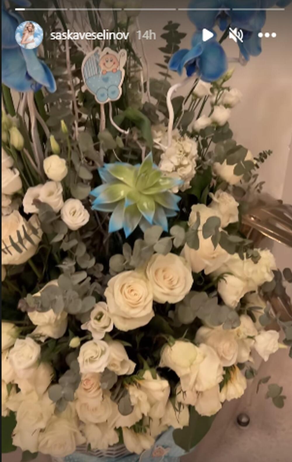 buiBuet belih ruža koji je Saška Veselinov dobila posle porođaja