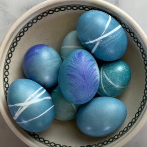 Kako najlakše ofarbati uskršnja jaja crvenim kupusom? Jednostavnom tehnikom do predivne PLAVE BOJE (KORAK PO KORAK)