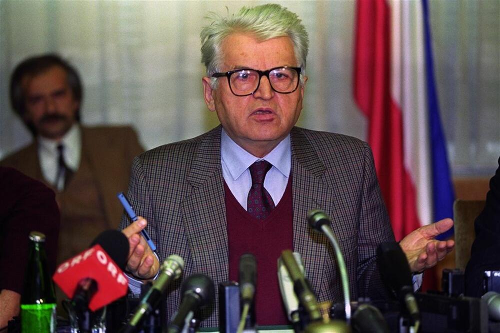 Pisac i političar Dobrica Ćosić