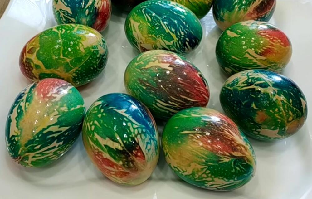 Šarena jaja u bojama duge, svako drugačije