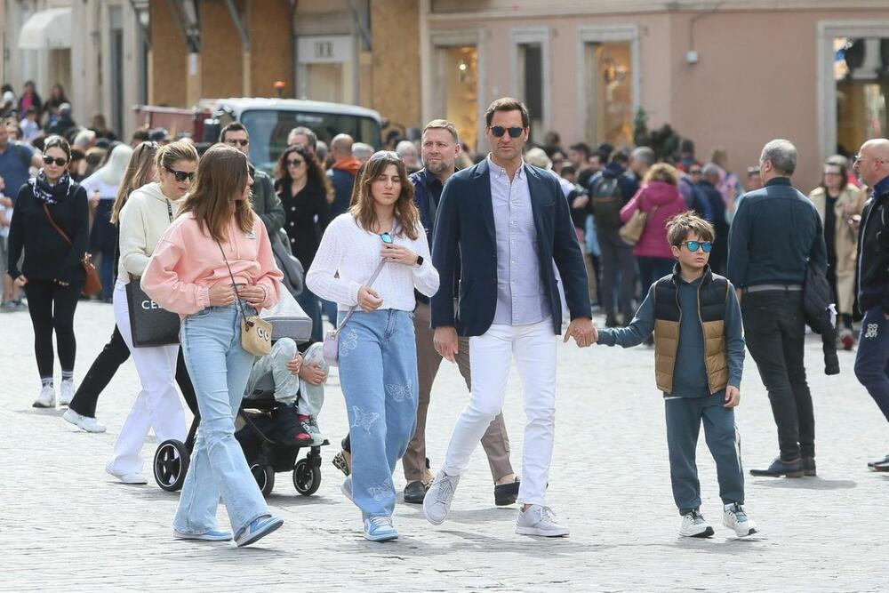Porodica Federer tokom šopinga u Rimu