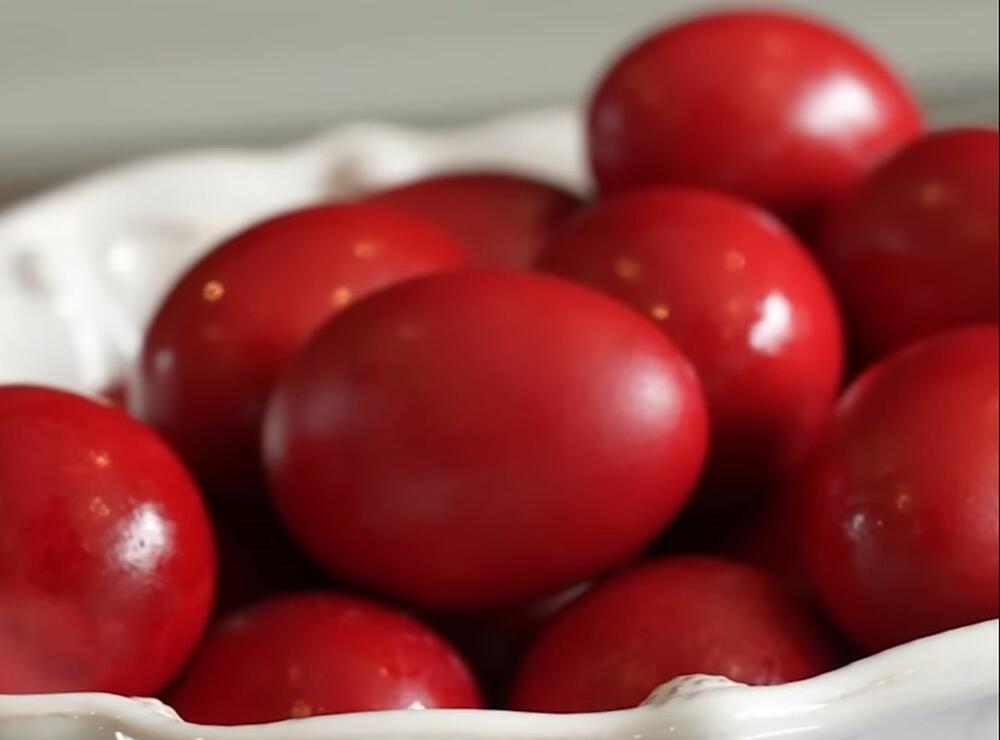 Crvena uskršnja jaja su simbol uskrsa