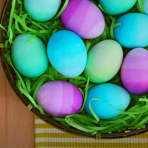 Kako obojiti uskršnja jaja OMBRE tehnikom? Trik za nijansiranje bez mnogo truda i materijala