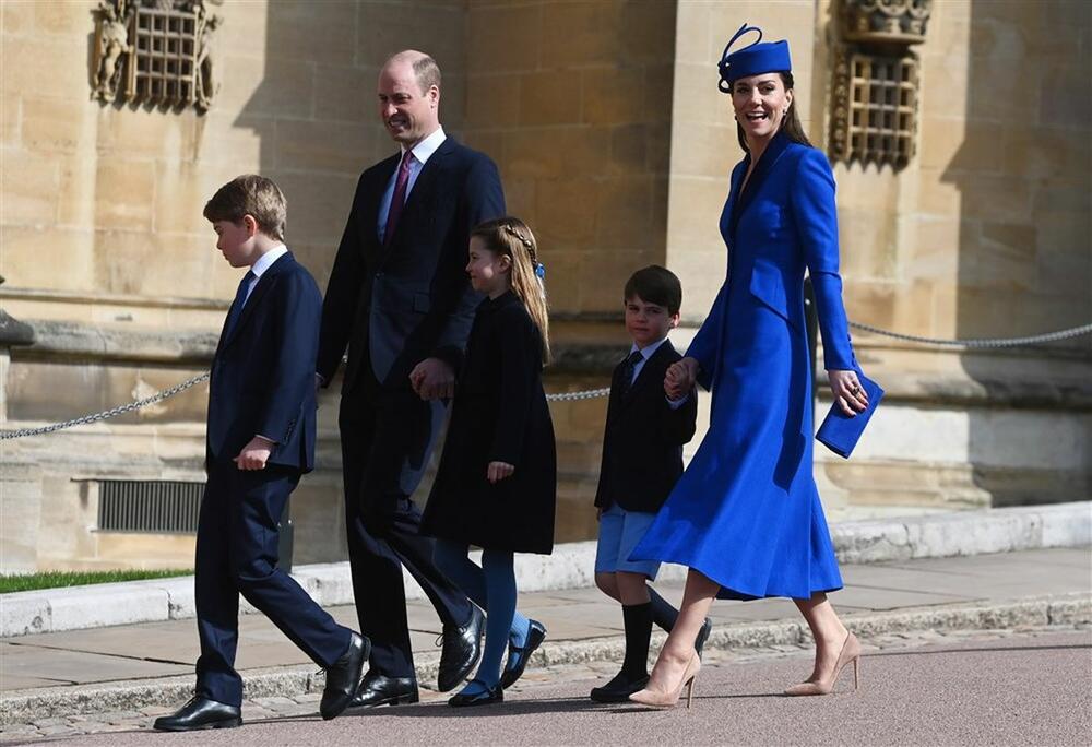 Princ i princeza od Velsa sa decom na uskršnjoj službi
