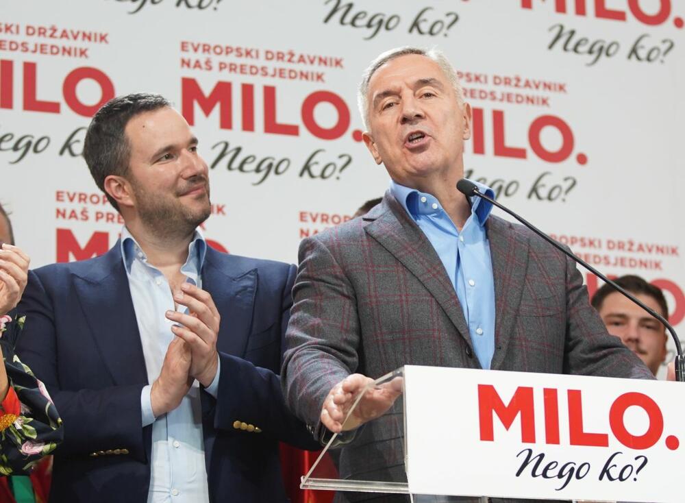 Blažo i Milo Đukanović tokom govora nakon poraza na predsedničkim izborima