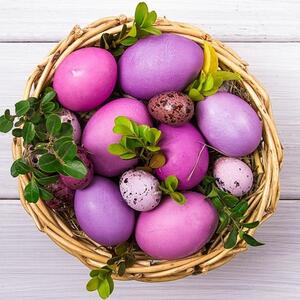 Znate li zašto je obavezno ofarbati jaja u LJUBIČASTO? Ove 4 namirnice boje ih u sve njene nijanse – od lila do tamne
