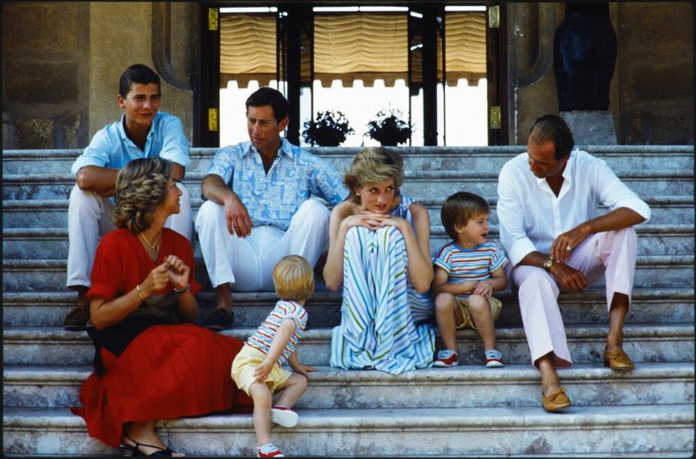 Princeza Dajana, princ Čarls i njihovi sinovi prinčevi Vilijam i Hari u poseti španskoj kraljevskoj porodici osamdesetih godina prošlog veka