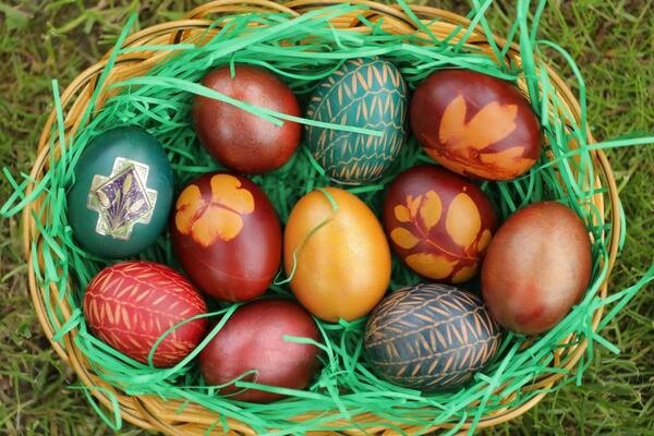 Prirodno, bez hemije, za svega nekoliko dinara: 7 proverenih, starinskih načina za farbanje uskršnjih jaja