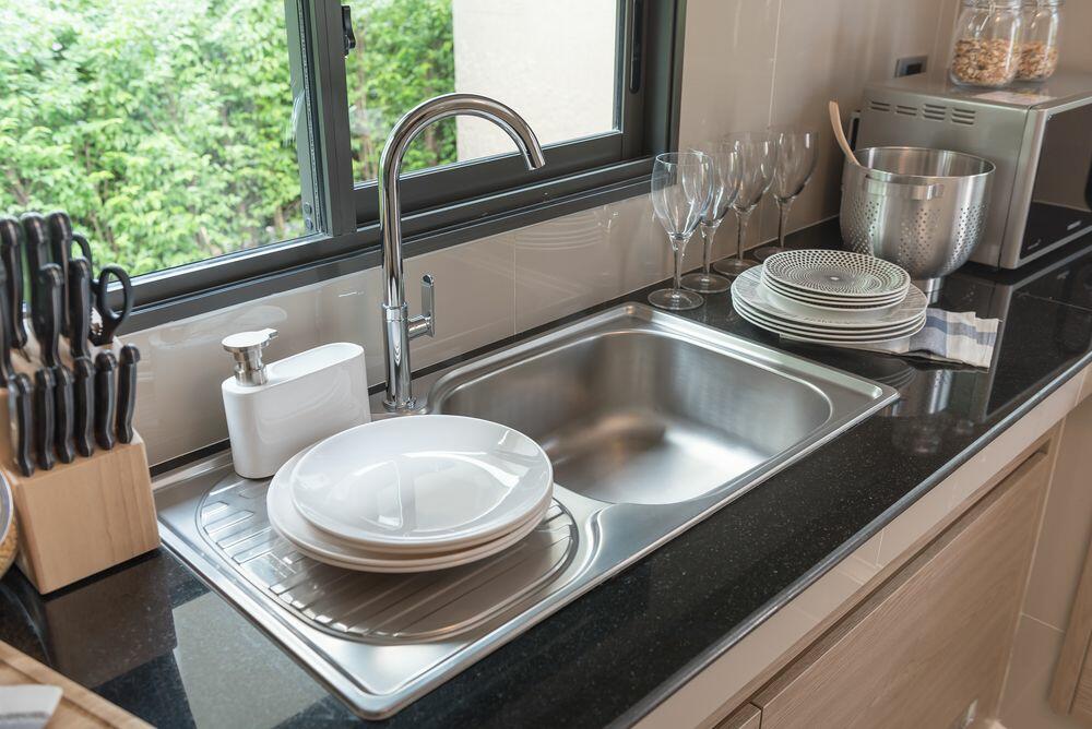 Jeftino sredstvo od 2 sastojka uklanjaju sve nečistoće iz sudopere.