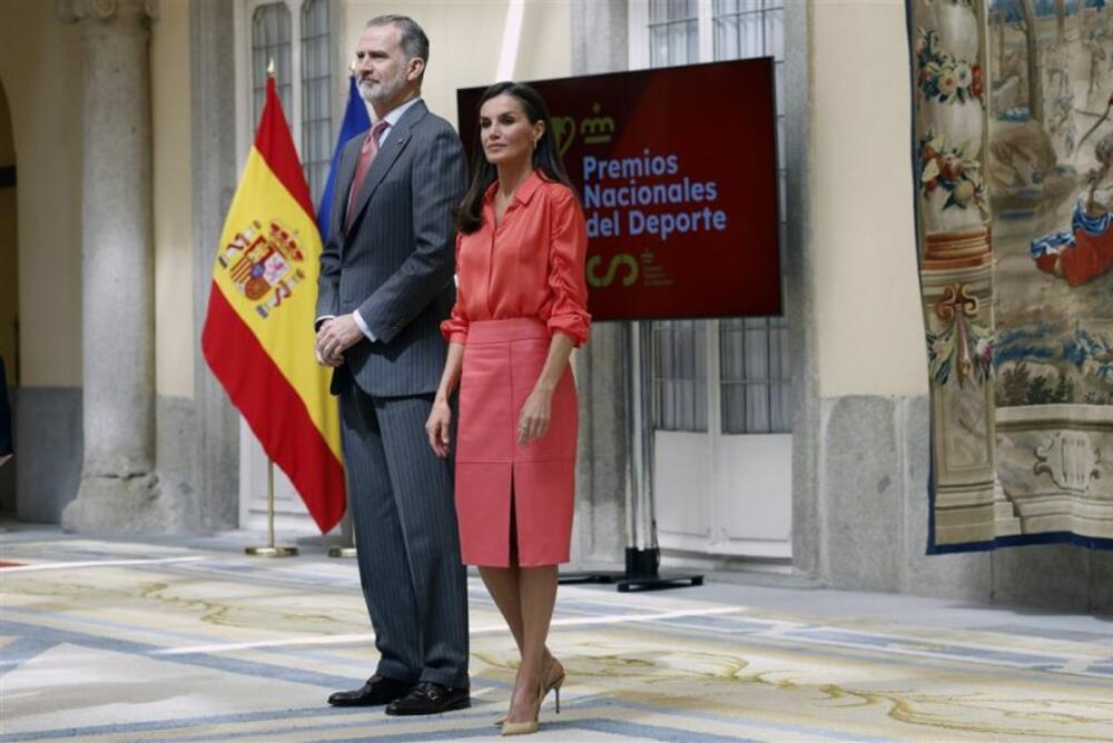 <p>Još jednom španska kraljica Leticija je uspela da izazove pravo oduševljenje izborom garderobe koja joj savršeno pristaje </p>