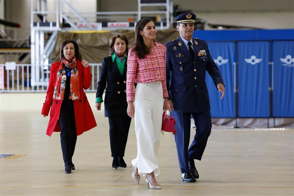Španska kraljica Leticija u poseti vojnoj bazi u Madridu