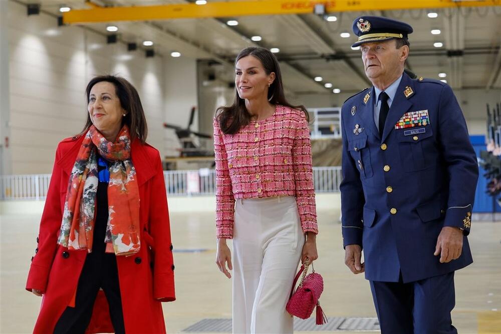 Španska kraljica Leticija u poseti vojnoj bazi u Madridu