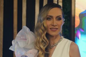 U boji koja se ne prlja, a udobna kao da ste legli na oblak! Ugaona garnitura Jelene Gavrilović je san svake žene