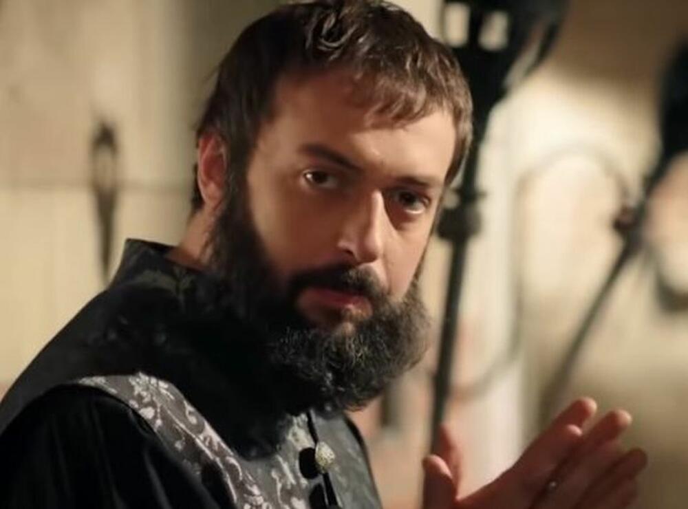 Okan Jalabik kao Ibrahim-paša u "Sulejmanu Veličanstvenom", gde mu je Selma Ergeč bila direktna partnerka