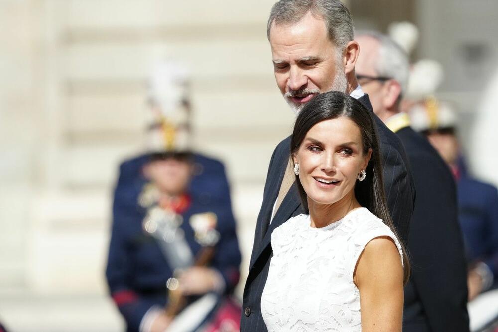 Španska kraljica Leticija u beloj haljini koja je očarala Madrid.