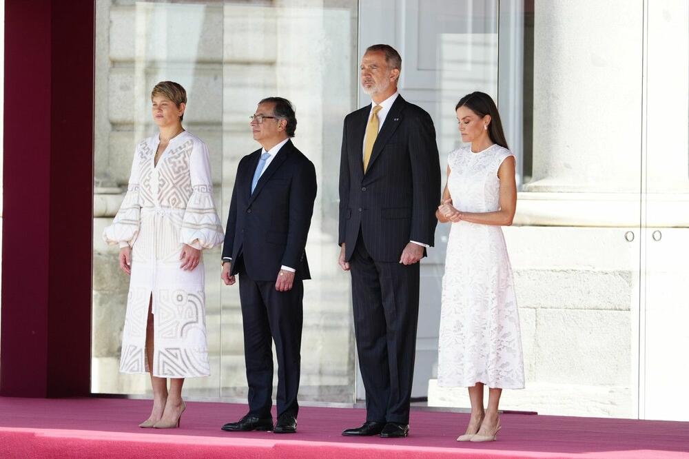 <p>Španska kraljica Leticija u crnoj satenskoj haljini od 100 evra očarala je Madrid.</p>