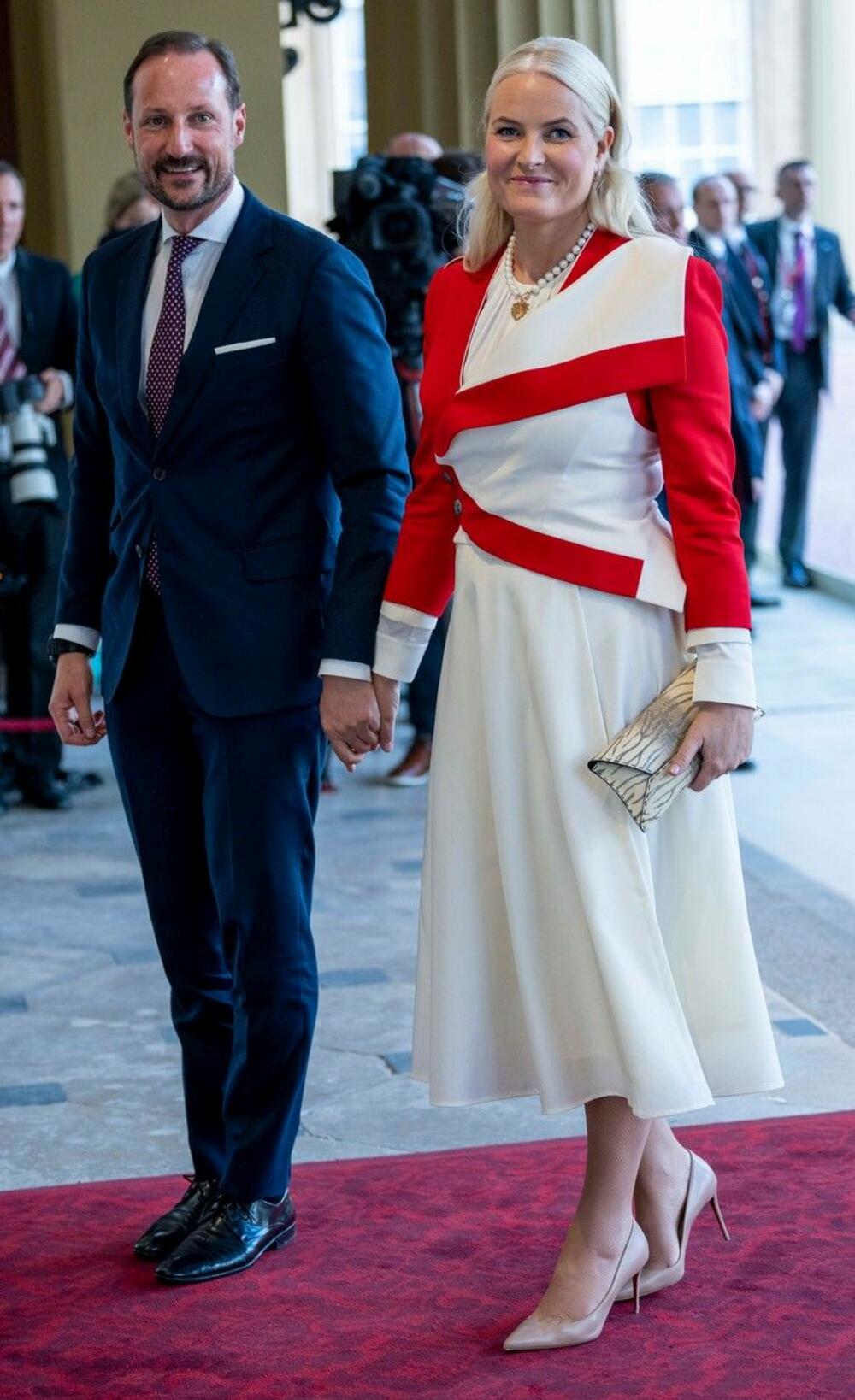 <p>A tek da vidite princezu Šarlin od Monaka i njenu lepršavu kombinaciju.</p>
