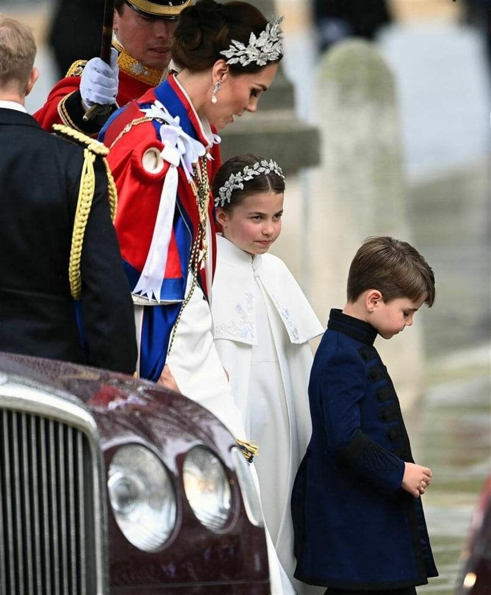 Princ Lui, princeza Šarlot i Kejt Midlton na krunisanju kralja Čarlsa III