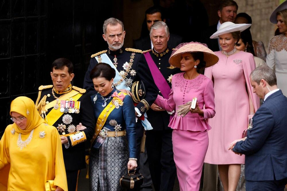<p>Španska kraljica Leticija u ružičastom kompletu pokazala zašto je jedna od najstilizovanijih dama u kraljevskim krugovima.</p>