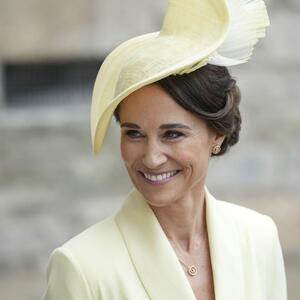 Sestrin stil joj je najbolja inspiracija: Pipa Midlton na krunisanju očarala Britance u žutoj kaput-haljini