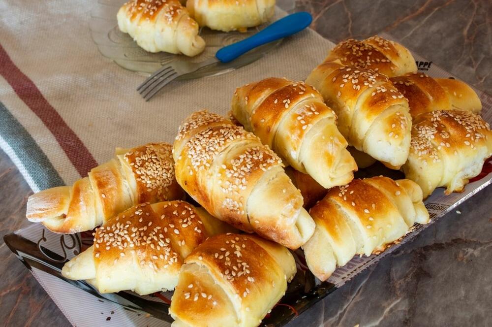 Brze kiflice sa sirom bez kvasca za pola sata (RECEPT) Brze kiflice sa sirom bez kvasca za pola sata (RECEPT)