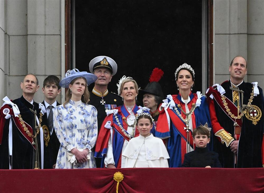 Britanska kraljevska porodica na balkonu Bakingemske palate