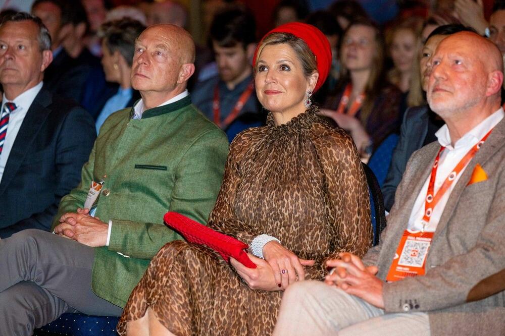 <p>Maksima od Holandije u nesvakidašnjem izdanju za jednu kraljicu održala modnu lekciju i pokazala kako se nosi animal print.</p>