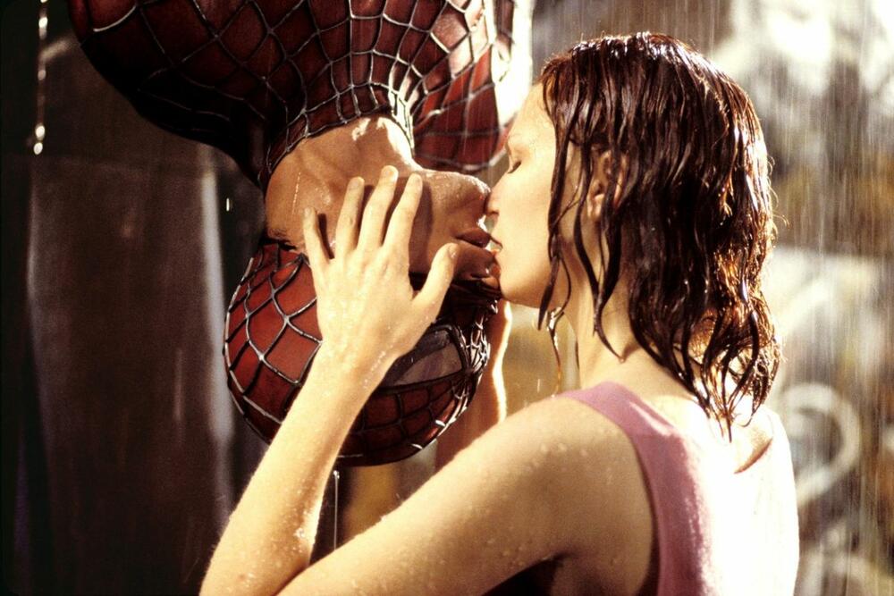 Poljubac dok Spajdermen visi naopačke ušao je u istoriju filma kao jedan od najpopularijih 
