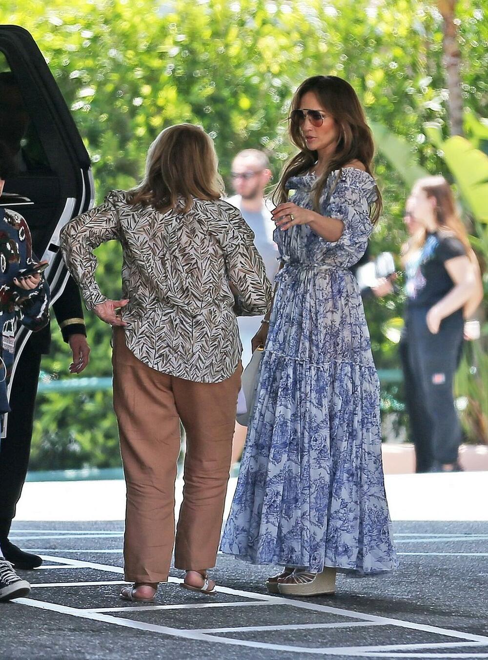 Dženifer Lopez u prelepoj maksi haljini za Dan majki