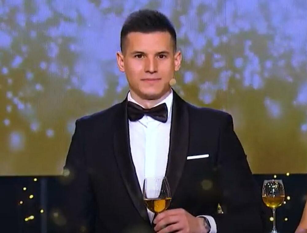 Miloš Radenković dobio sina, pa natpisom na majici nasmejao sve