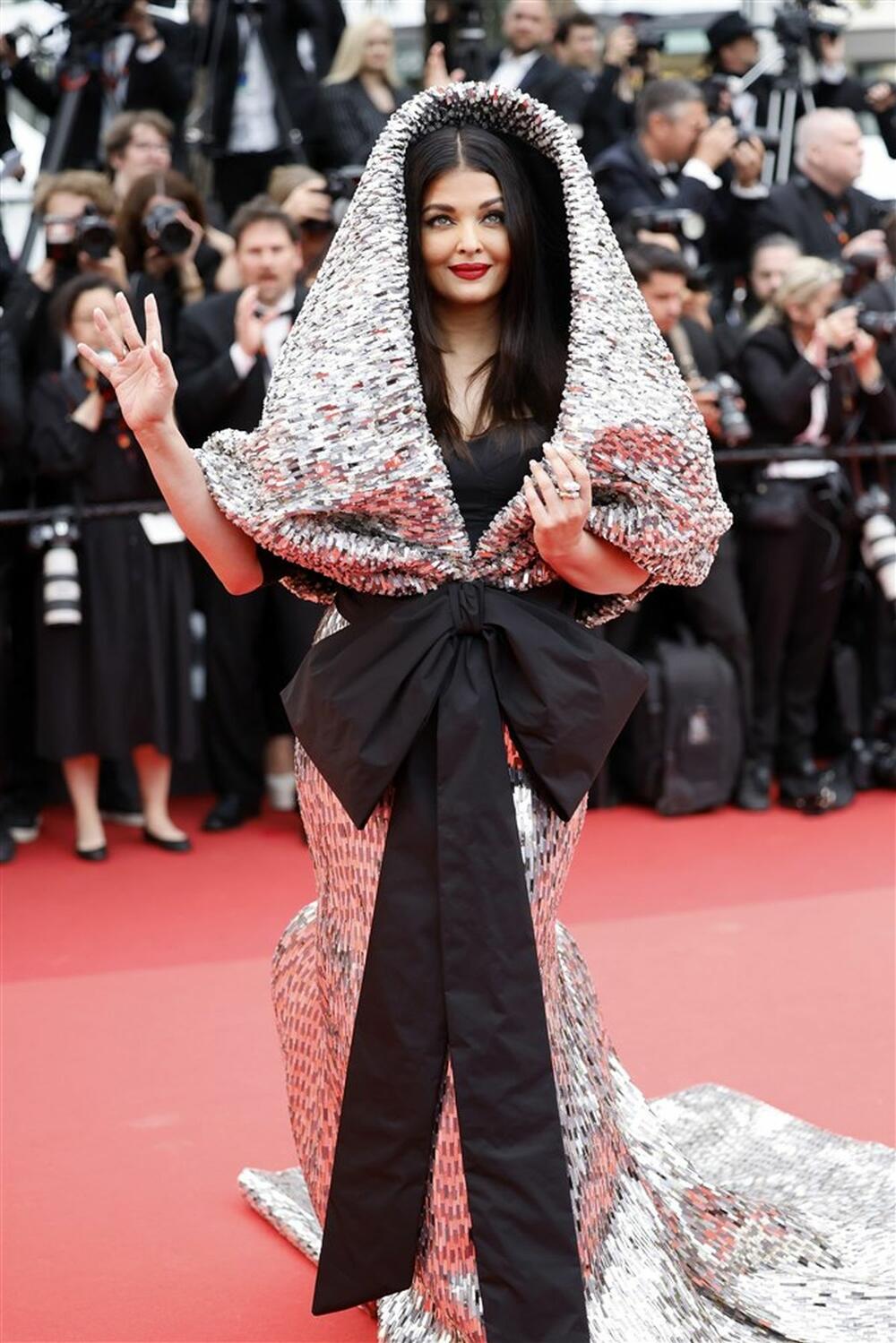 Ajšvarija Raj na trećoj večeri Kanskog festivala i premijeri filma "Indijana Džouns i artefakt sudbine" u haljini brenda Sophie Couture