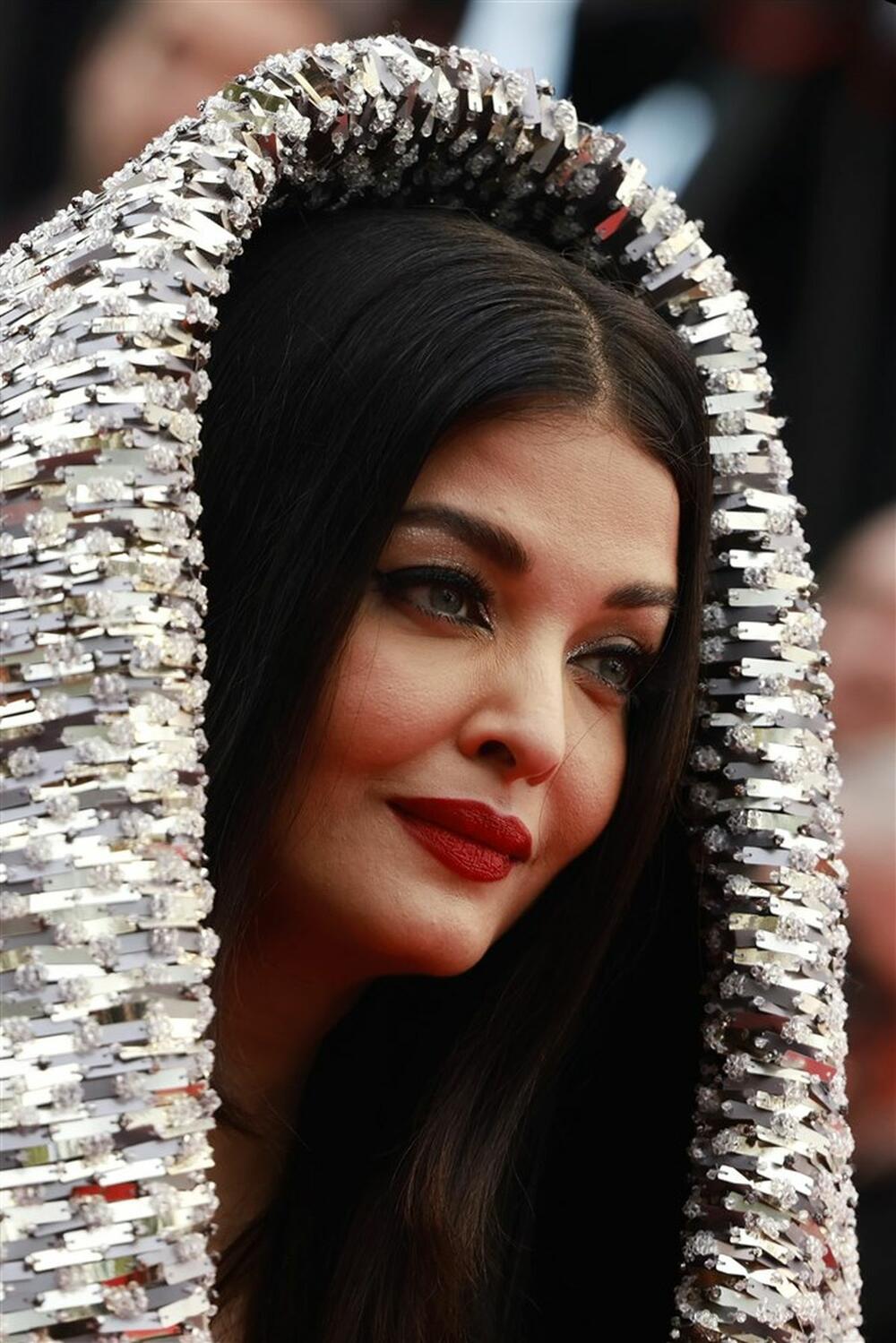 Ajšvarija Raj na trećoj večeri Kanskog festivala i premijeri filma "Indijana Džouns i artefakt sudbine" u haljini brenda Sophie Couture