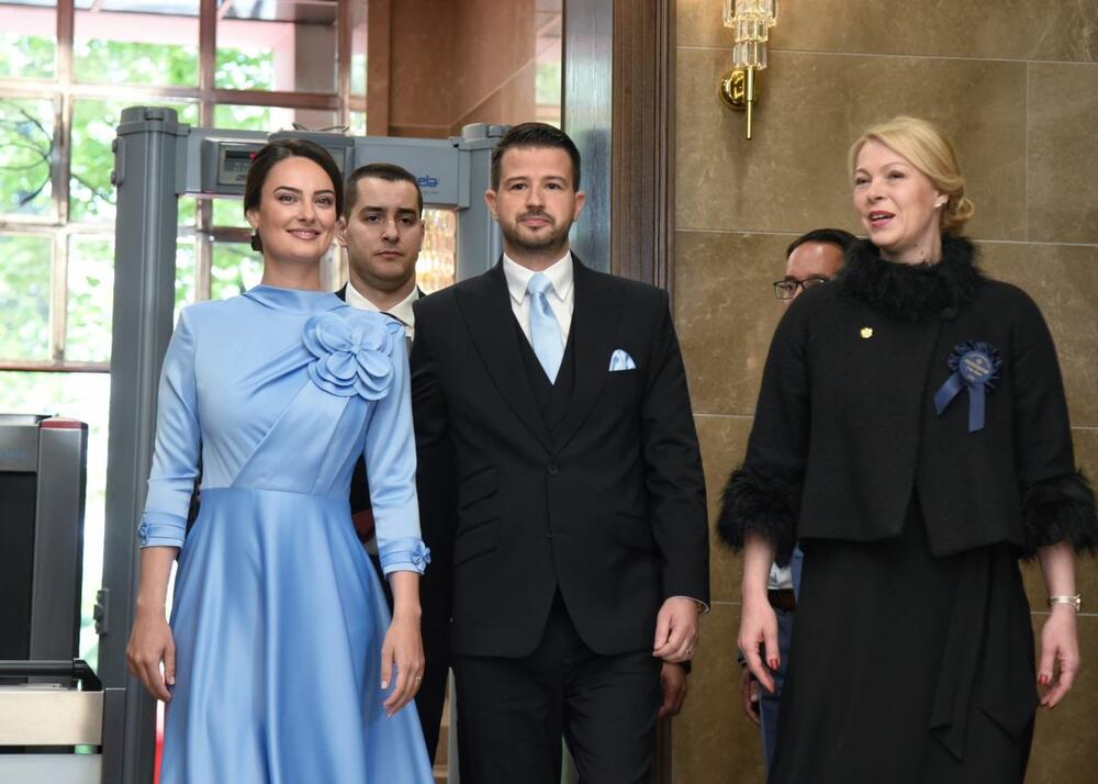 <p>Milena Milatović, supruga crnogorskog predsednika Jakova Milatovića, očarala je u elegantnoj haljini.</p>