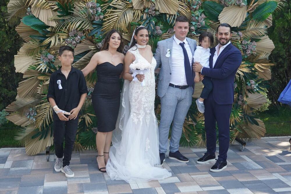 Ana Ramadanovski  i njen suprug Adil sa decom su bili gosti na venčanju Marije Ramadanovske 