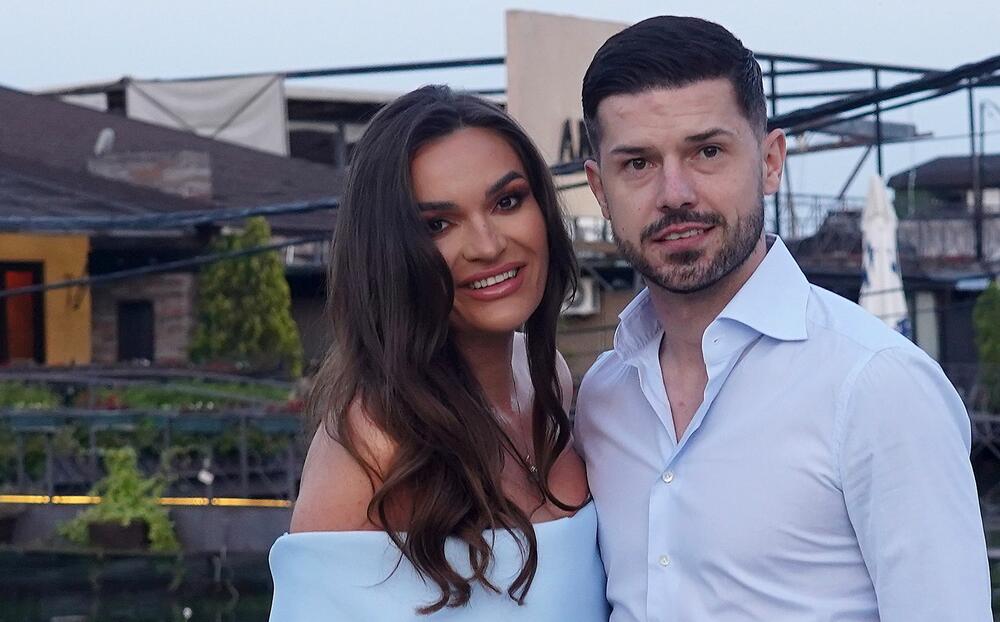 Tamara Milutinović i njen suprug Darko Jevtić pojavili su se na jednom prestoničkom događaju modno usklađeni.